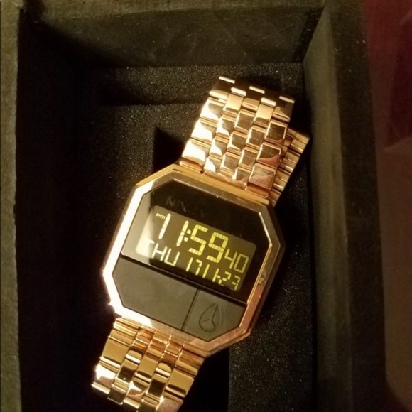 nixon rerun rose gold